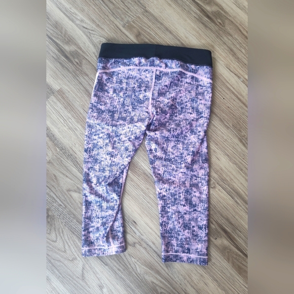 Under Armour cropped/Capri leggings Size L - Picture 2 of 3